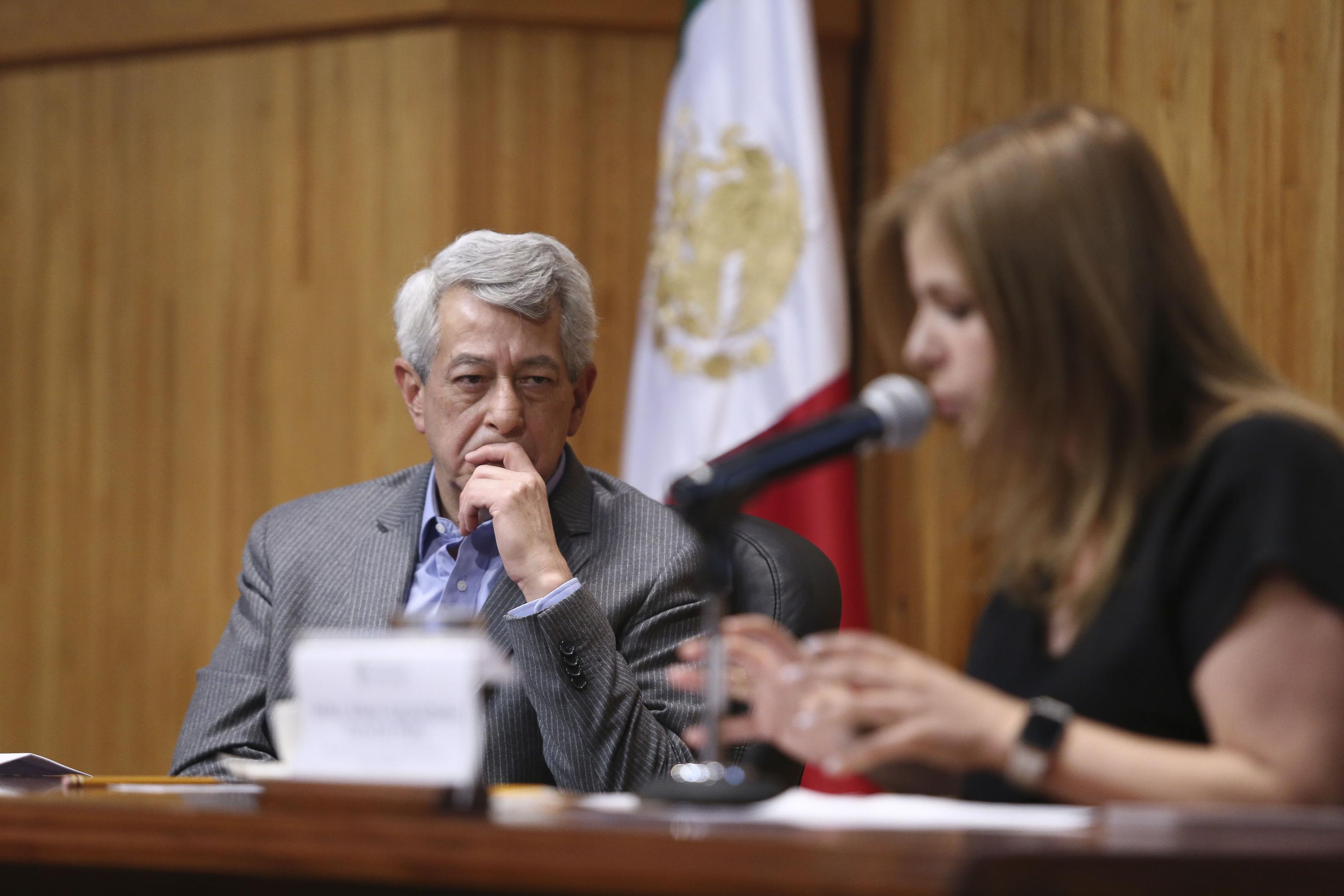 Autoridades del evento en presidium