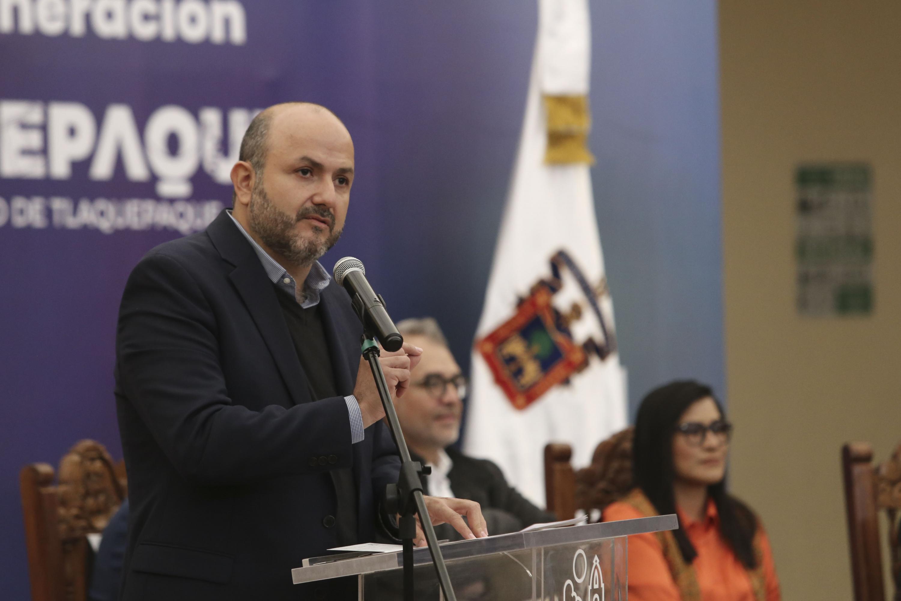 doctor Ricardo Villanueva Lomelí en uso de la voz