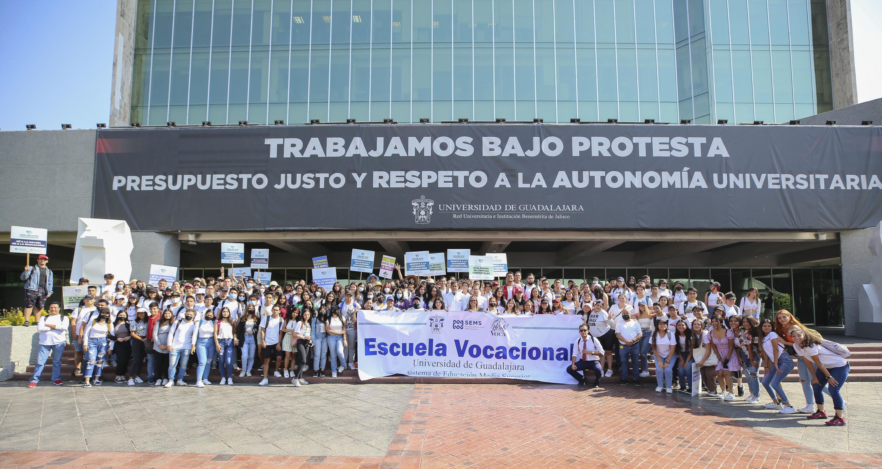 Participantes en contingente caminata por la autonomía Caminata por la Autonomía, la Educación y la Salud