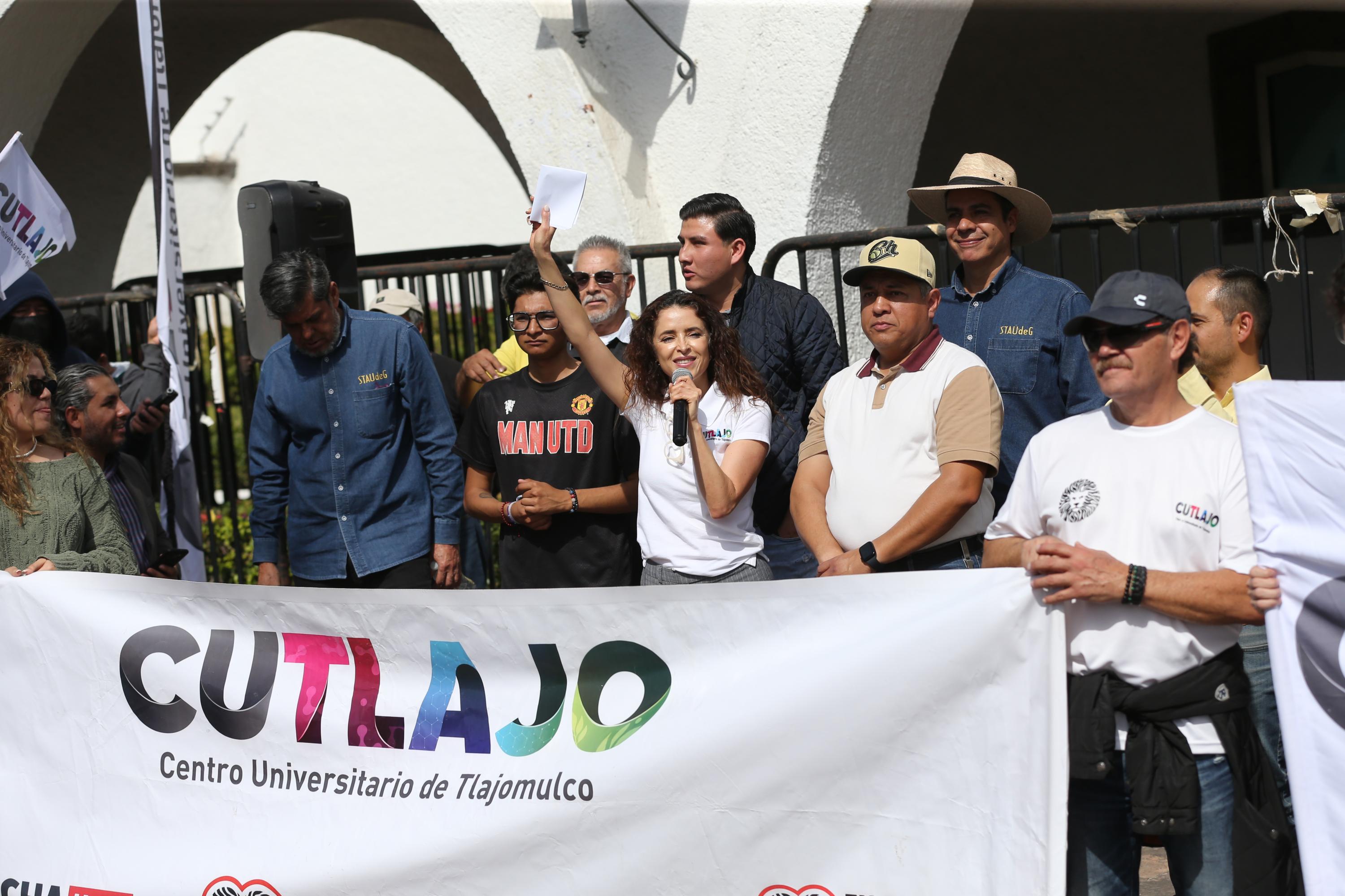 Participantes en contingente caminata por la autonomía Caminata por la Autonomía, la Educación y la Salud