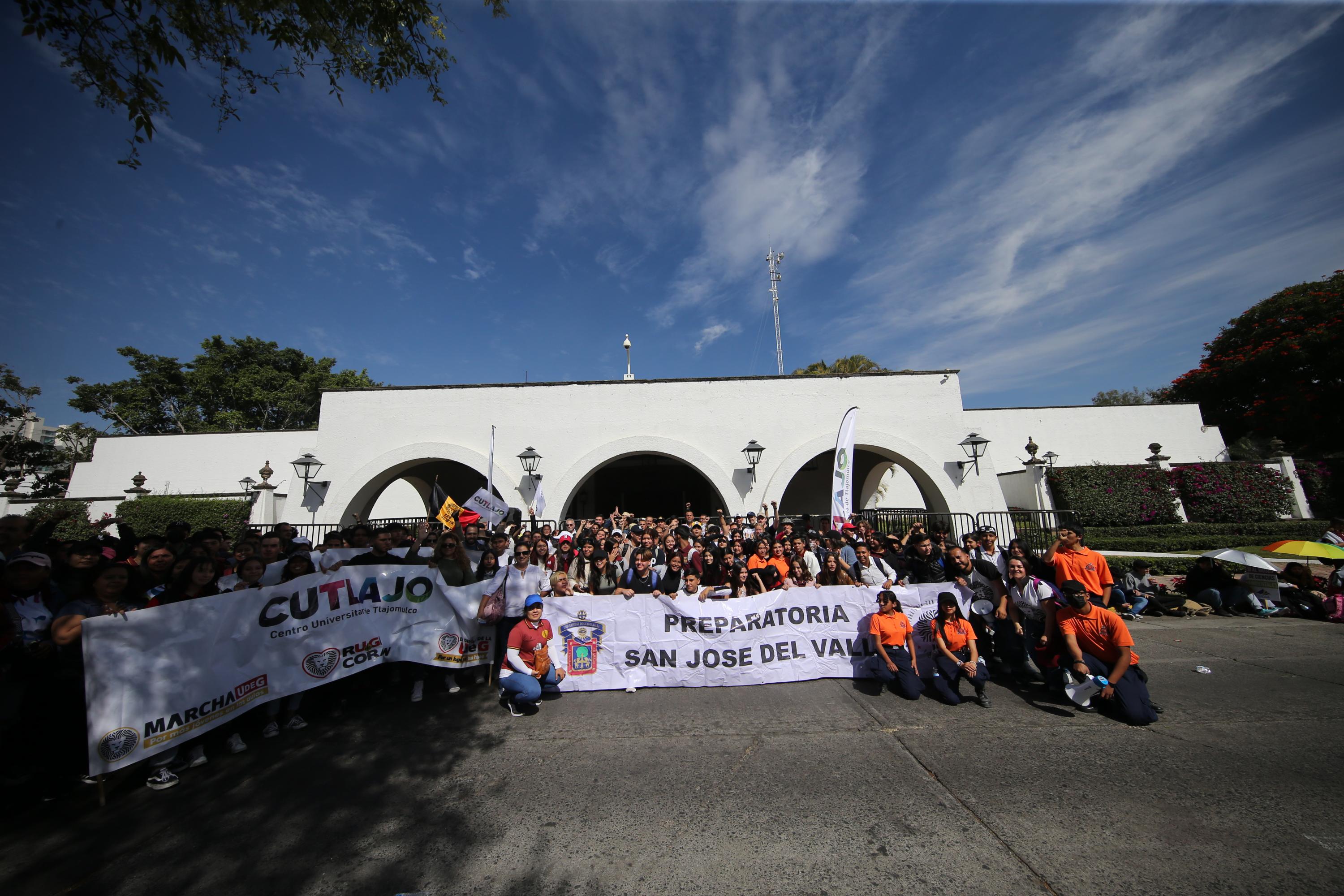 Participantes en contingente caminata por la autonomía Caminata por la Autonomía, la Educación y la Salud