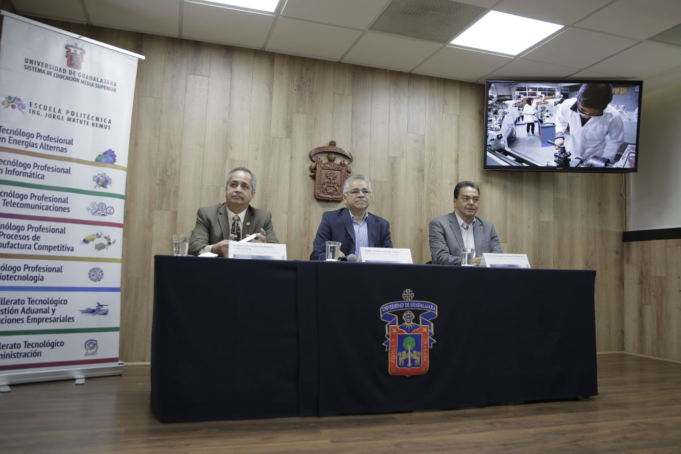 Integrantes mesa de rueda de prensa