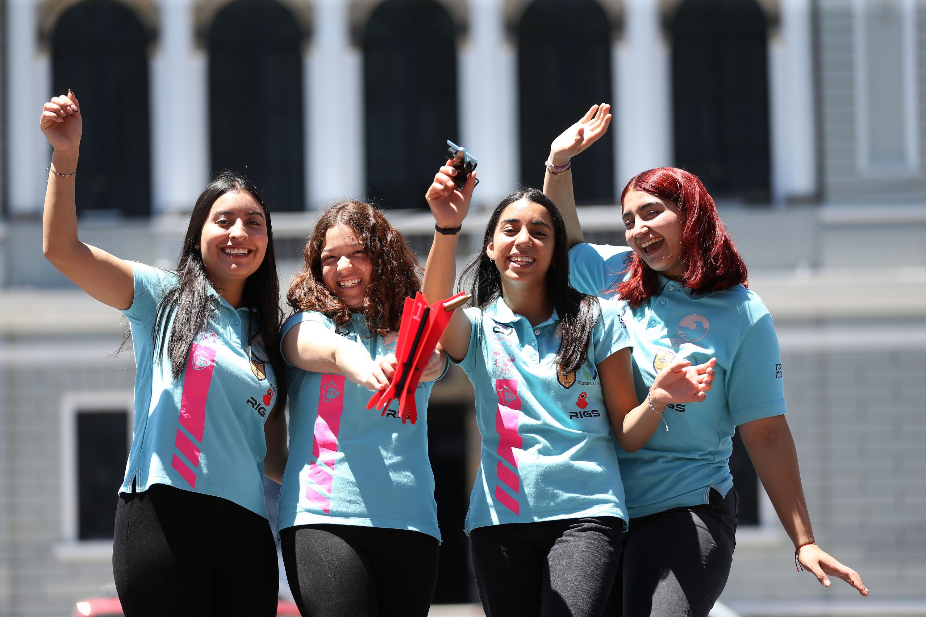 Integrantes de la escudería Girls Tonaltech dos