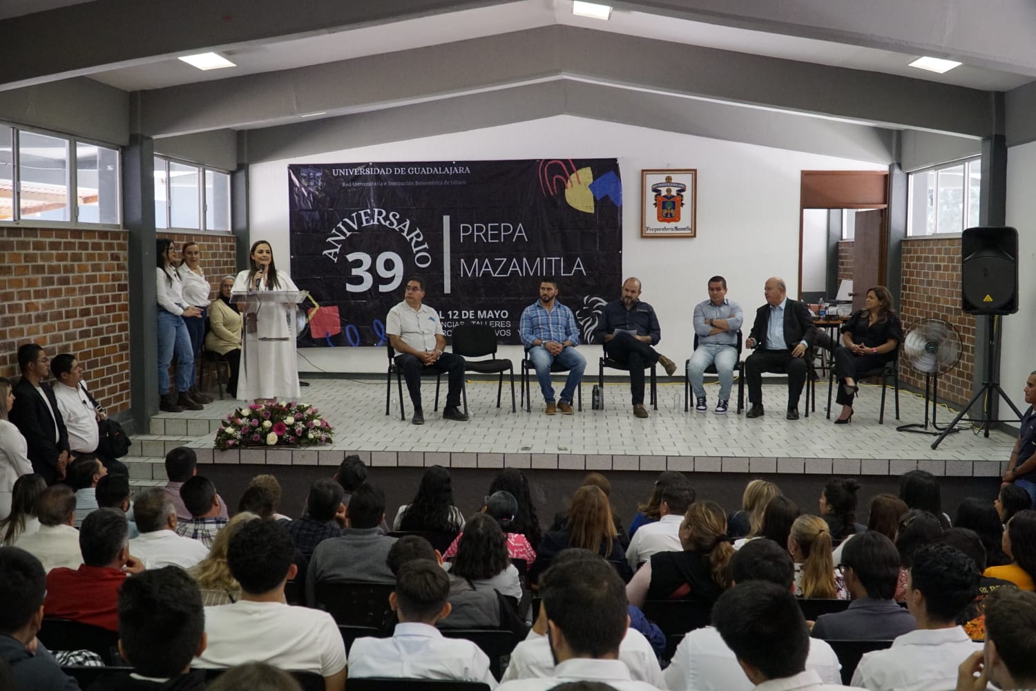 Autoridades del evento en presidium