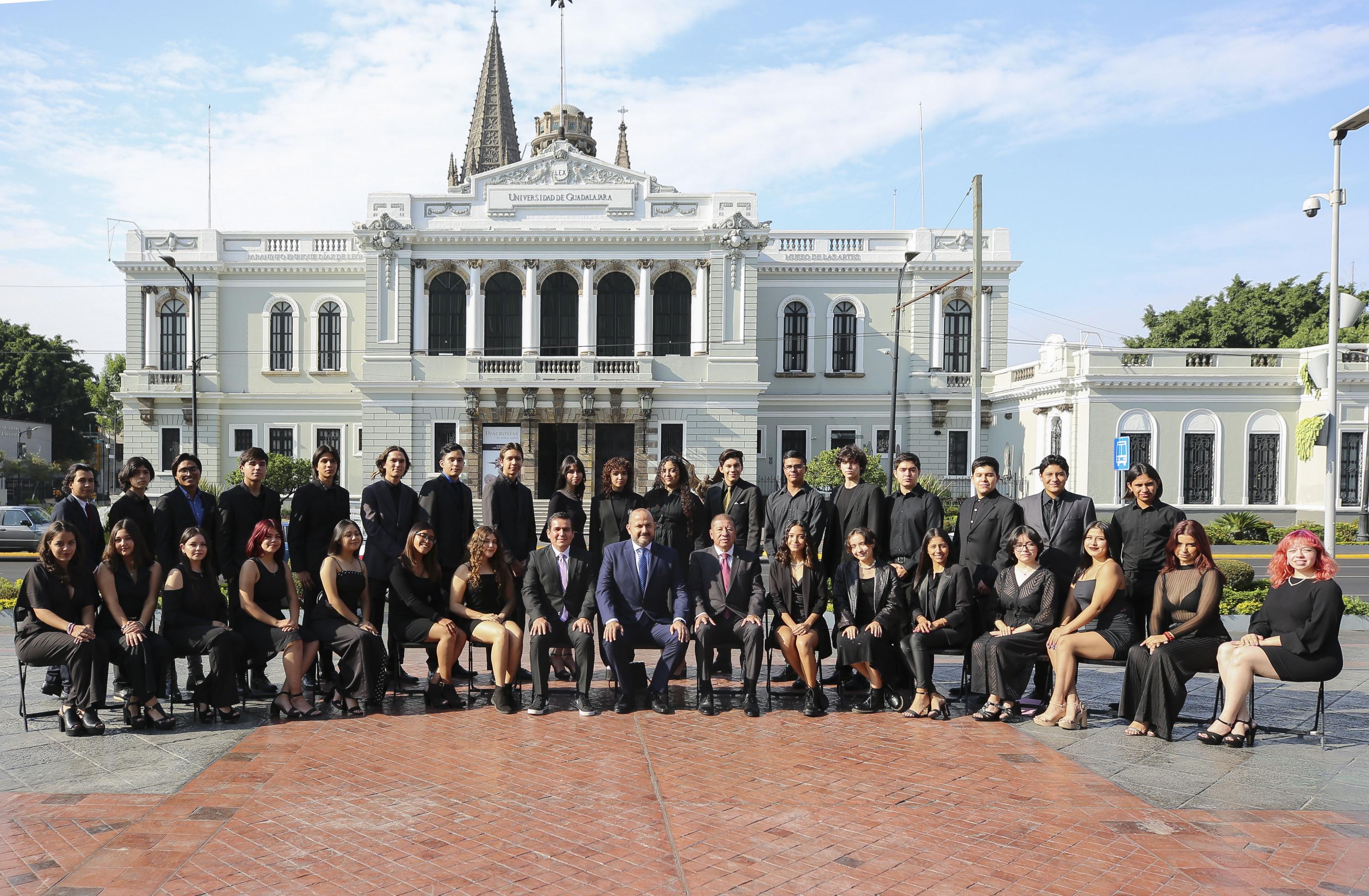 Egresados de la primera generación de bachillerato bilingüe de la u d g