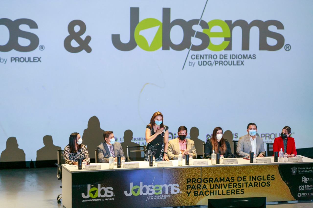 Autoridades del evento en presídium