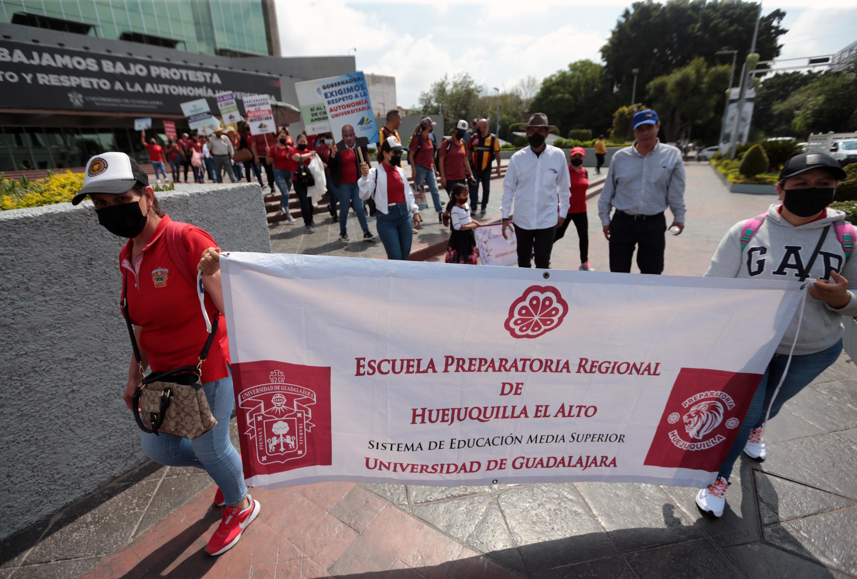 Participantes en contingente caminata por la autonomía Caminata por la Autonomía, la Educación y la Salud