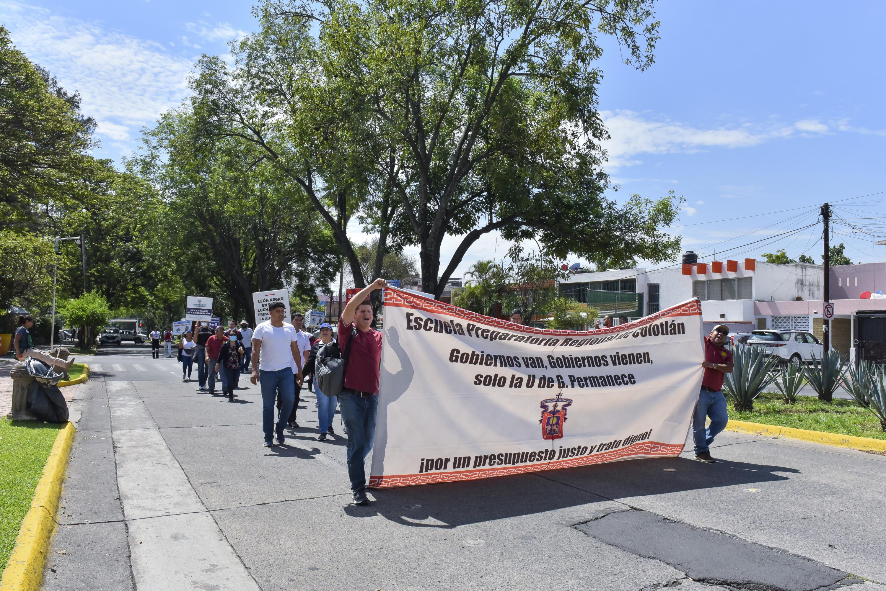 Participantes en contingente caminata por la autonomía Caminata por la Autonomía, la Educación y la Salud