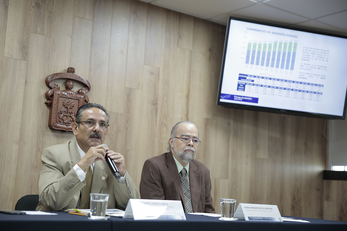 Integrantes mesa de rueda de prensa
