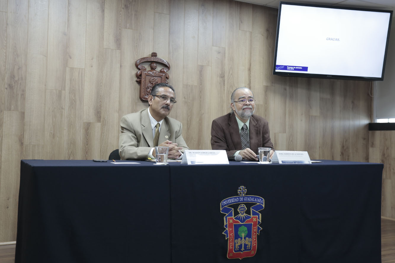 Integrantes mesa de rueda de prensa