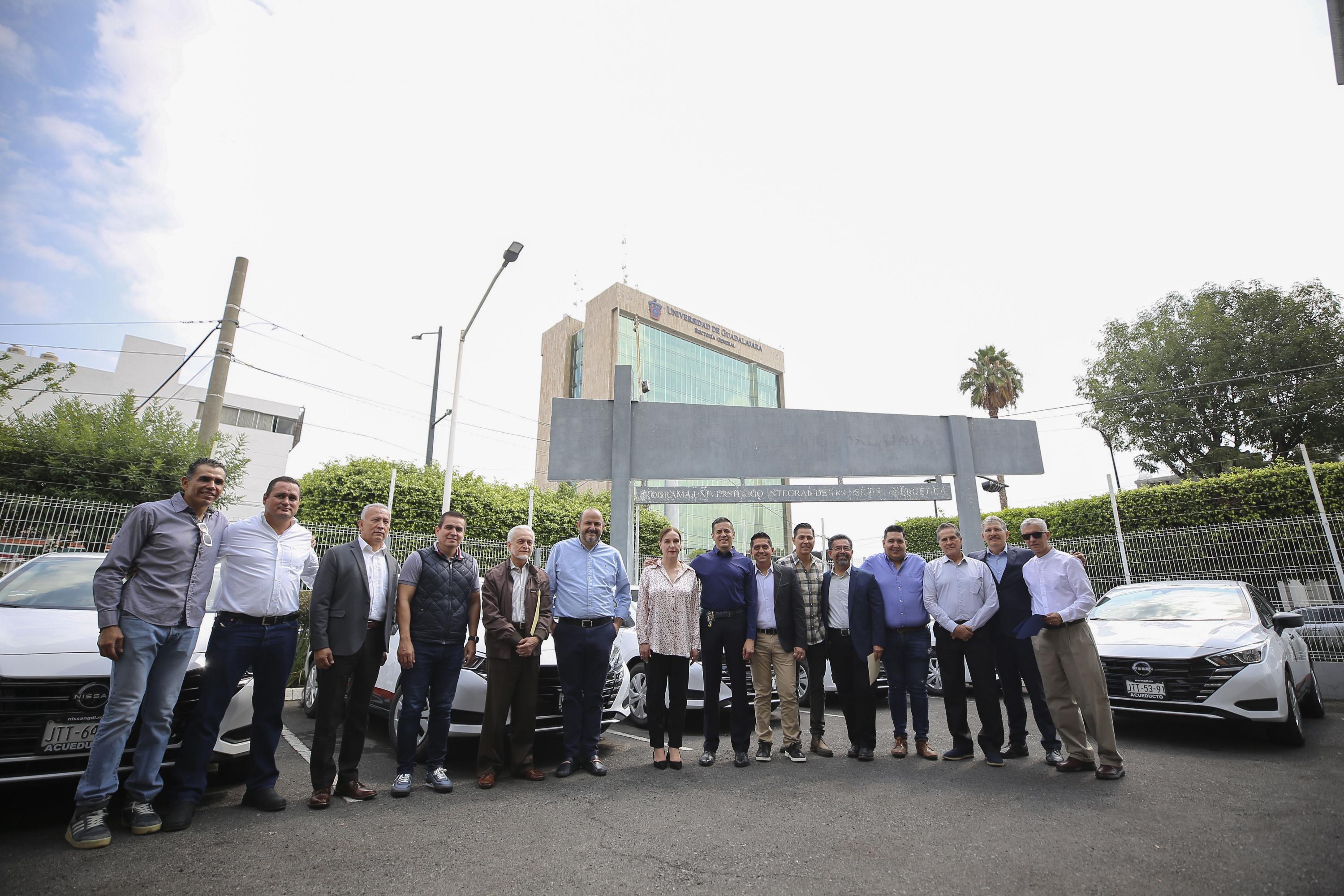 Autoridades y asistentes al evento
