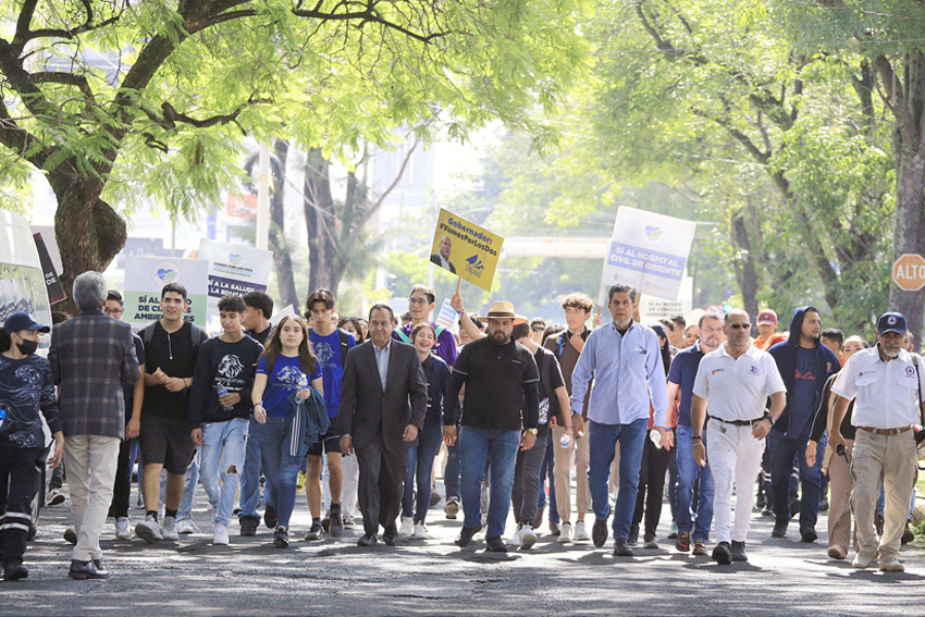Participantes en contingente caminata por la autonomía Caminata por la Autonomía, la Educación y la Salud