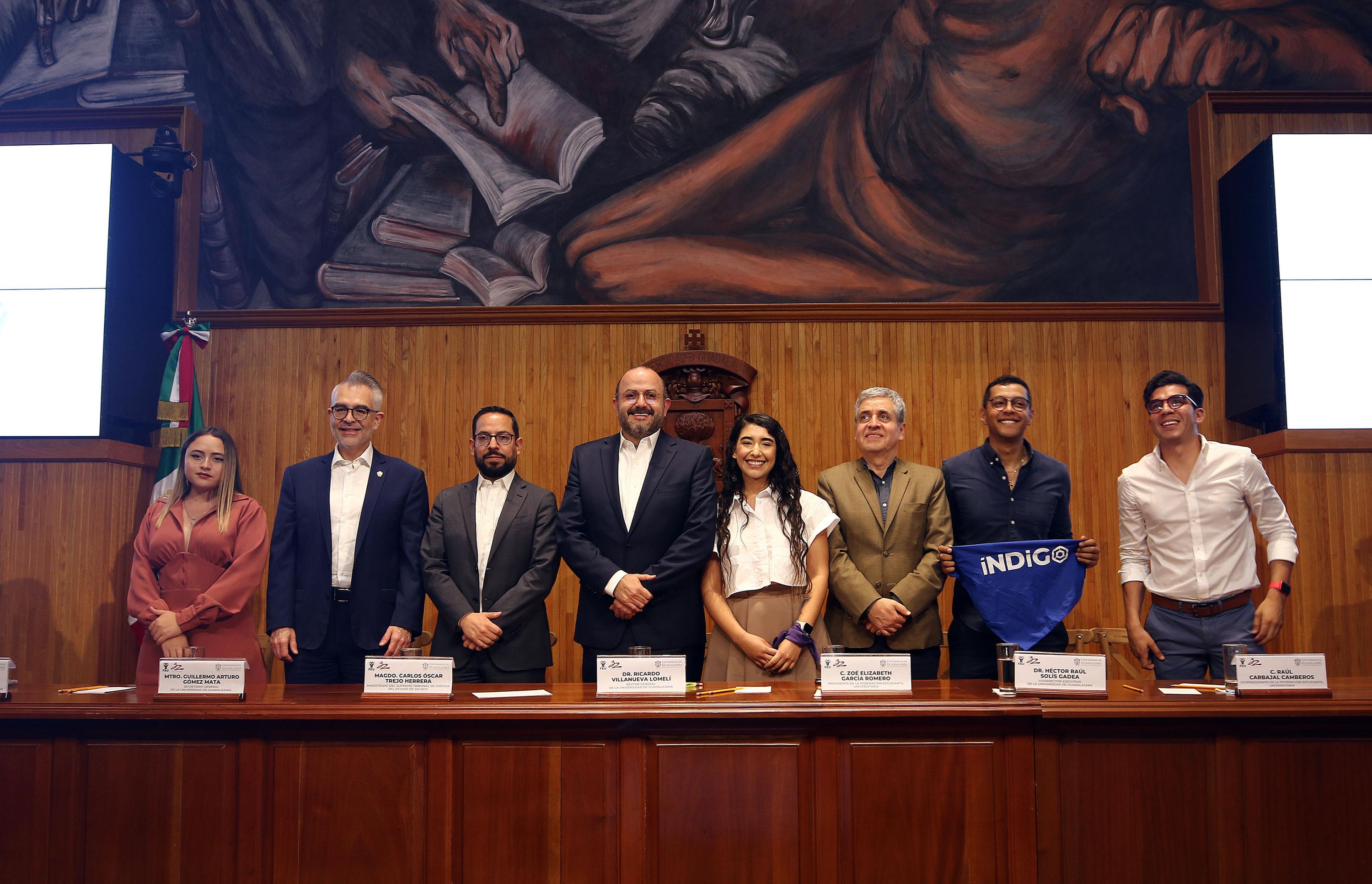 Autoridades del evento en presidium