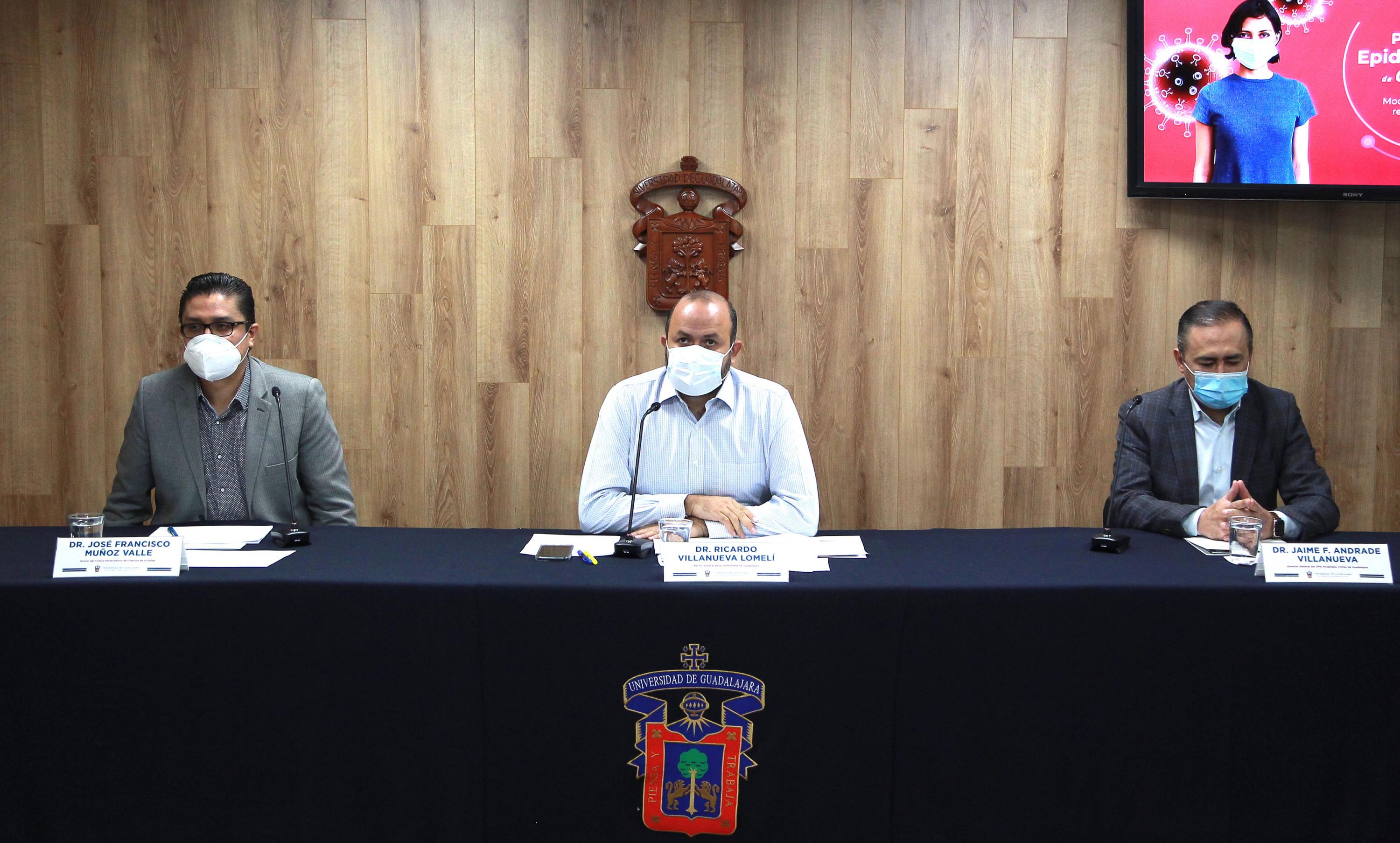 Autoridades en presidium de rueda de prensa