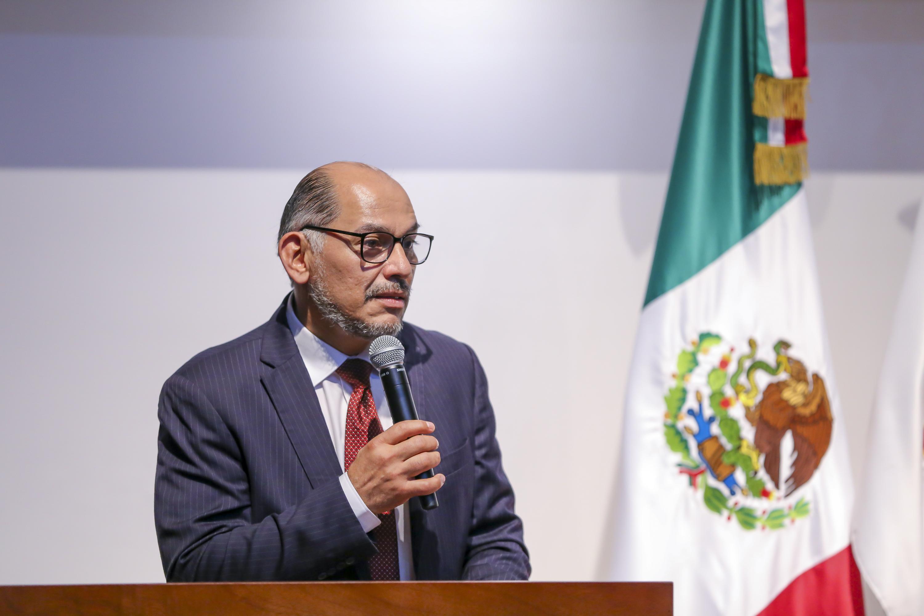 director general del SIUBIUDG doctor Sergio López Ruelas en uso de la voz