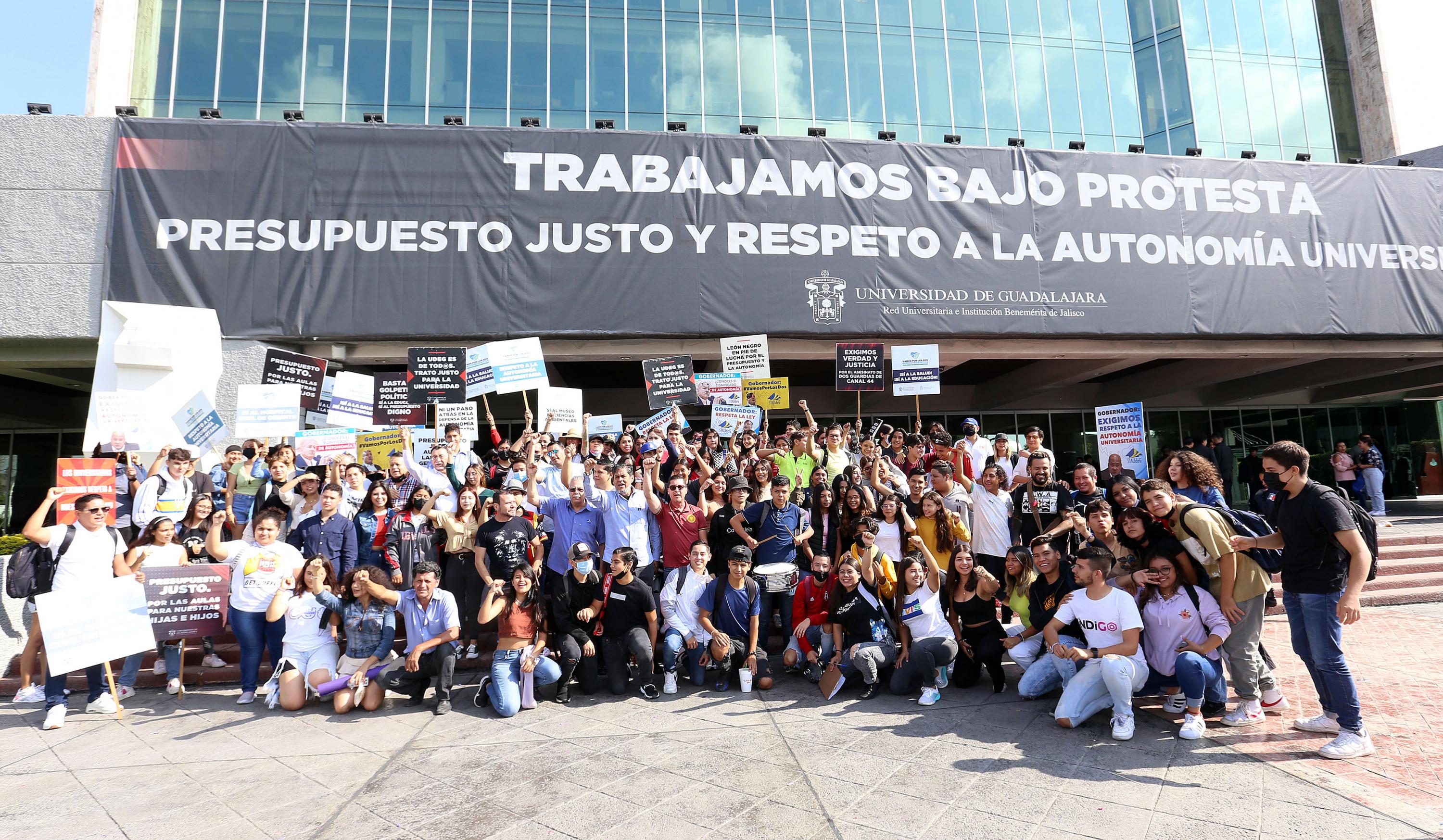 Participantes en contingente caminata por la autonomía Caminata por la Autonomía, la Educación y la Salud