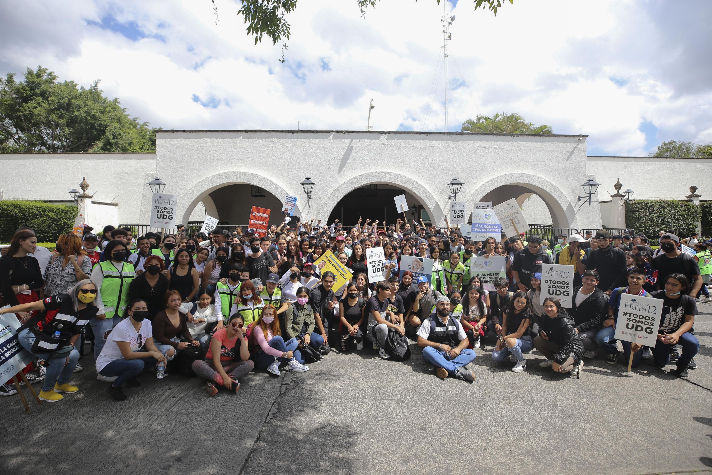 Participantes en contingente caminata por la autonomía Caminata por la Autonomía, la Educación y la Salud