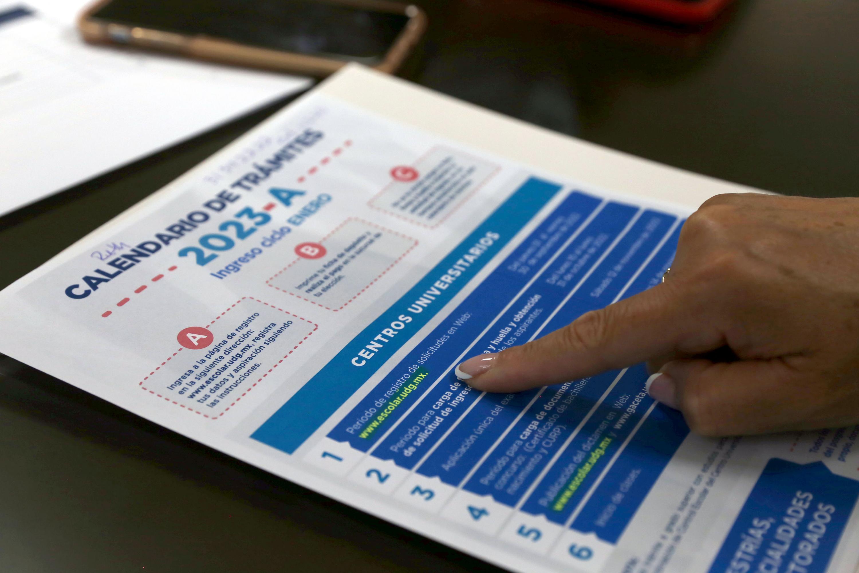 Impreso de publicación del inicio de trámites para licenciatura