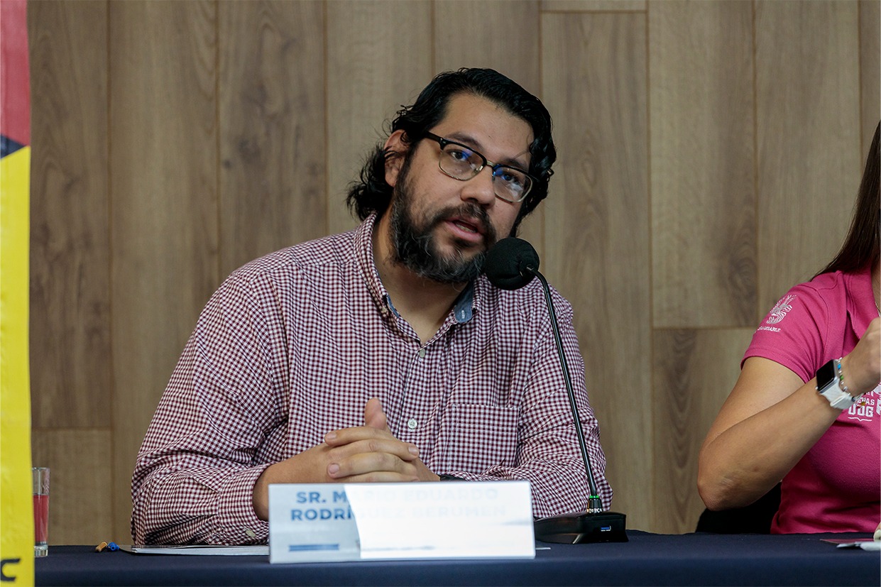 Autoridad del evento en rueda de prensa