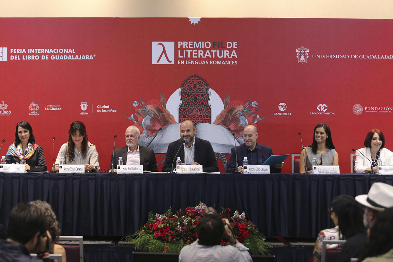 Autoridades del evento en presídium
