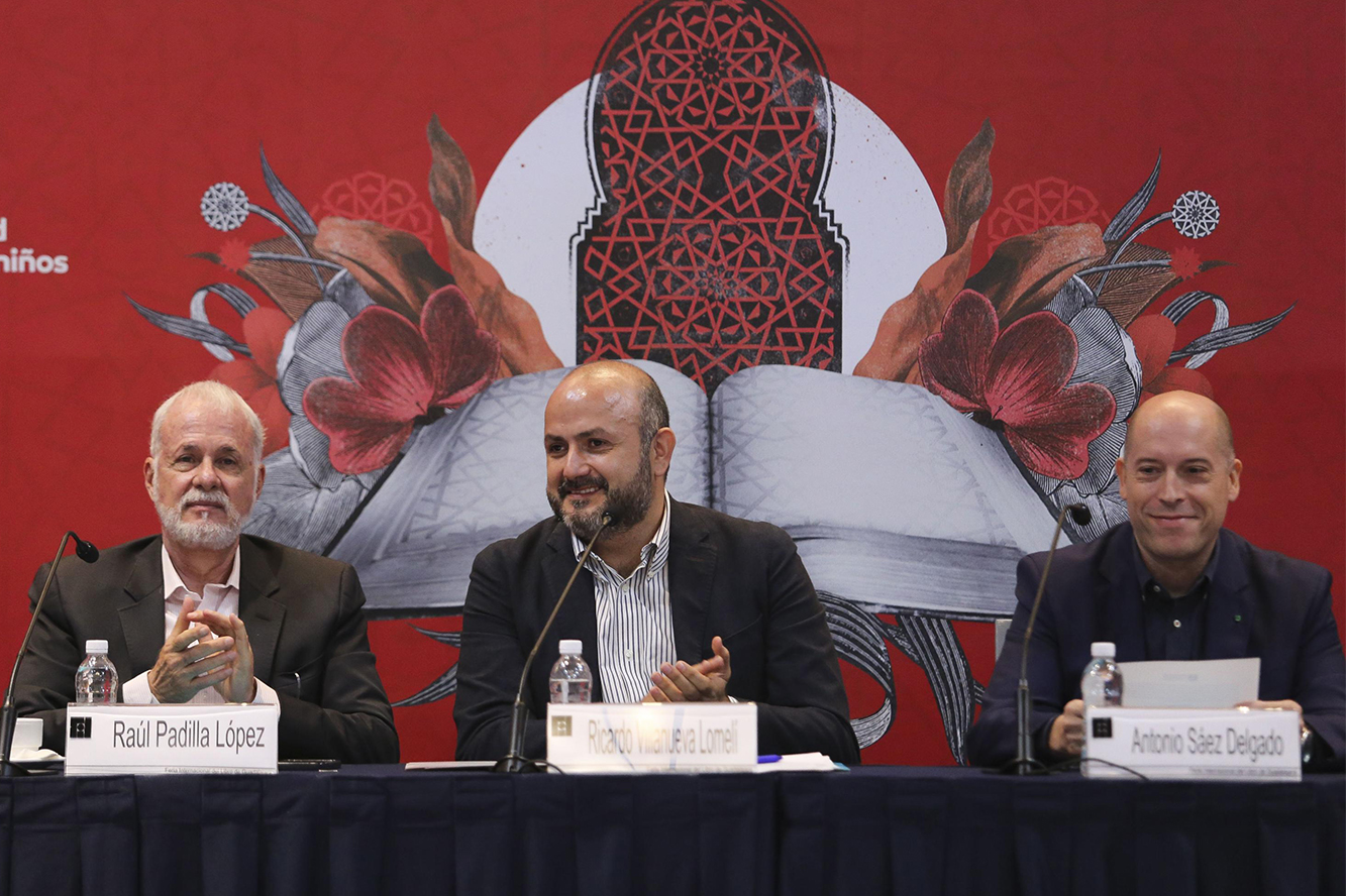 Autoridades del evento en presídium