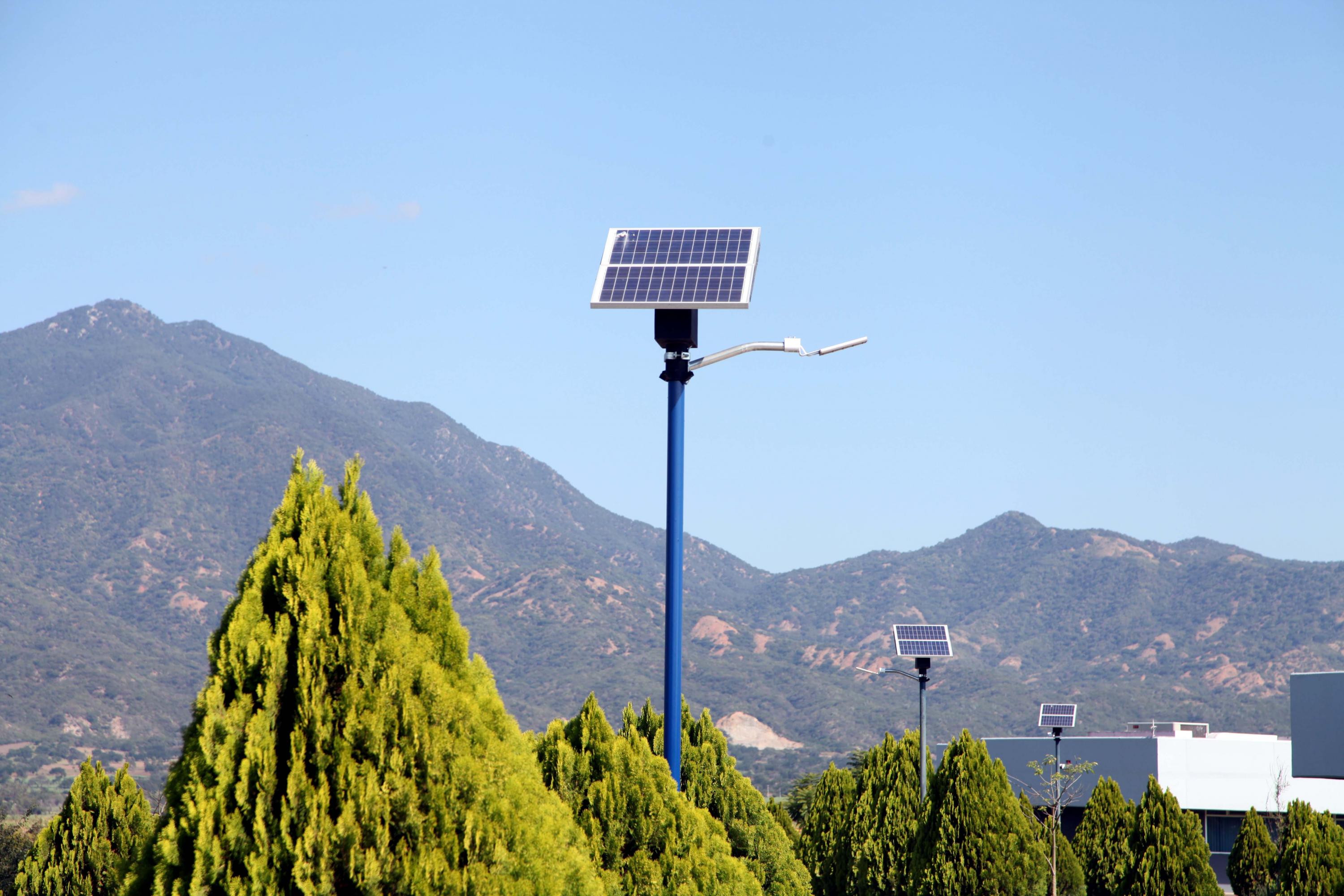 Torre de celda solar en exterior