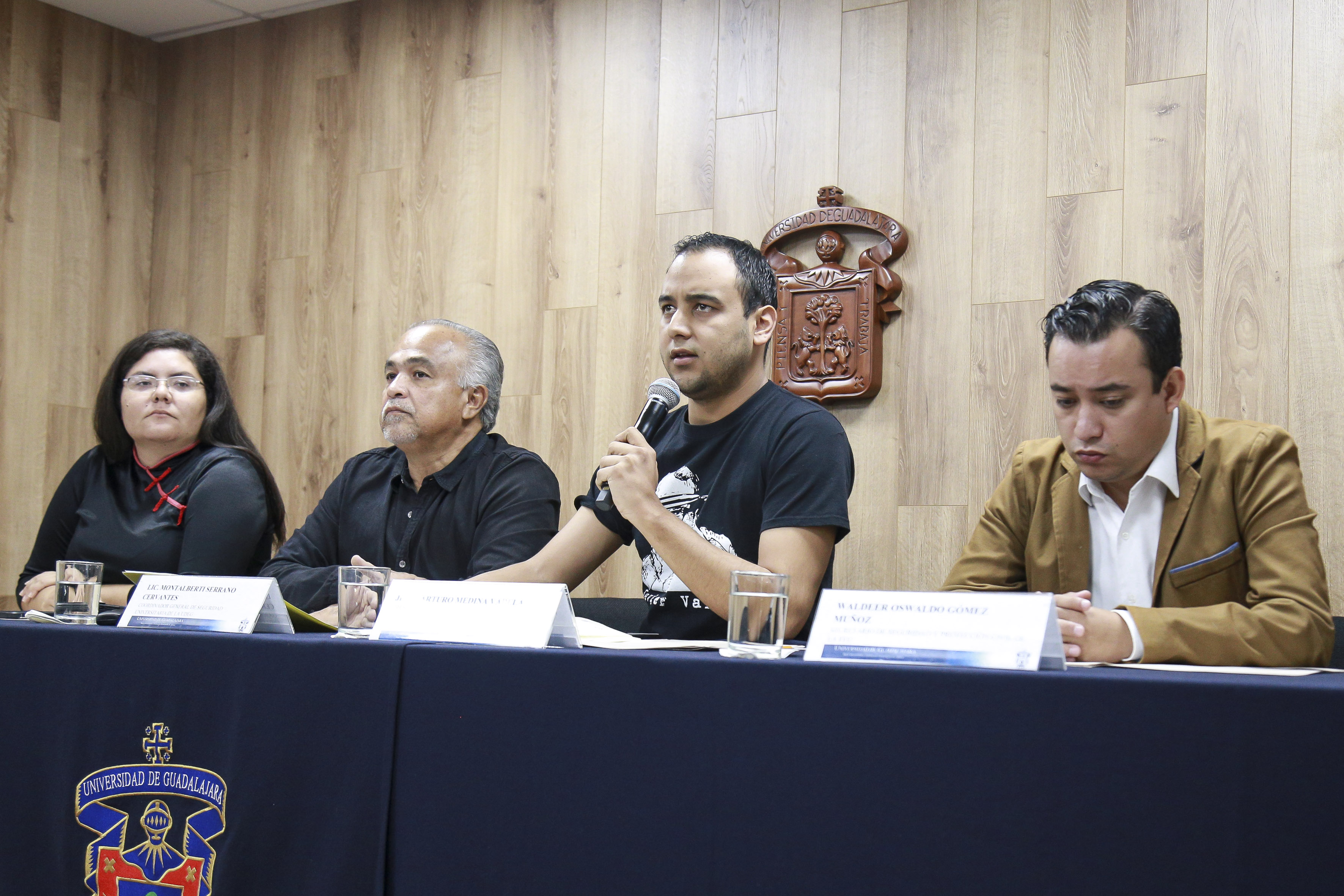 Autoridades de feu en rueda de prensa