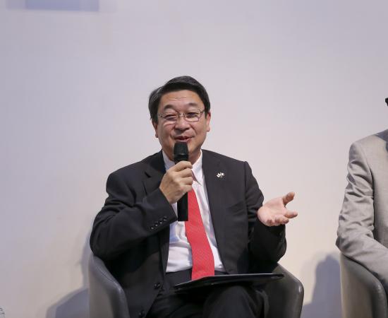 cónsul general de Japón en León, Katsumi Itagaki en uso de la voz