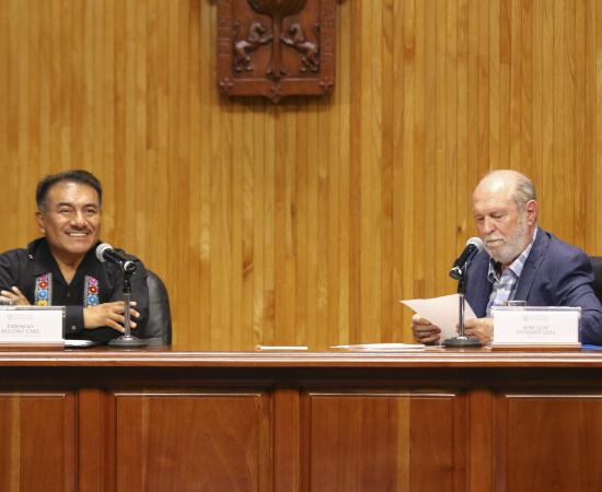 Autoridades del evento en presidium