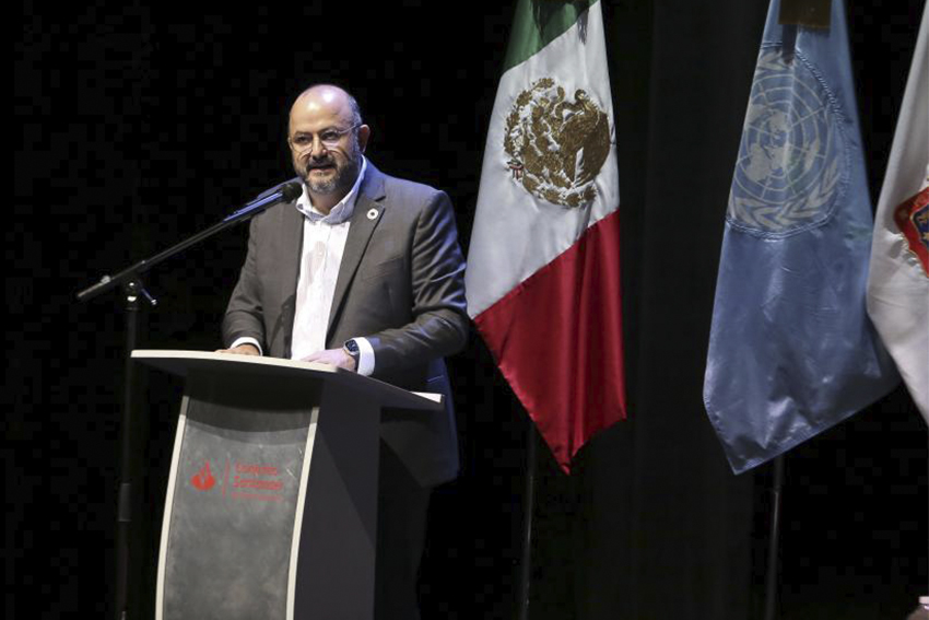 doctor Ricardo Villanueva Lomelí rector general de la Universidad de Guadalajara en uso de la voz
