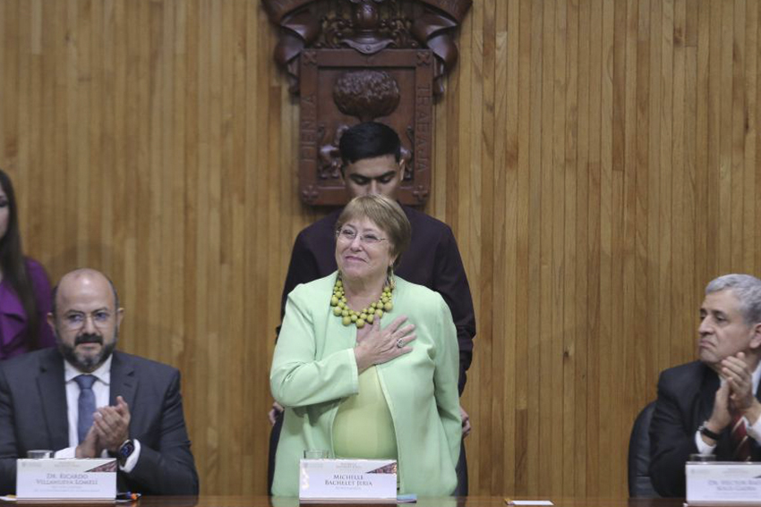 Autoridades del evento en presidium