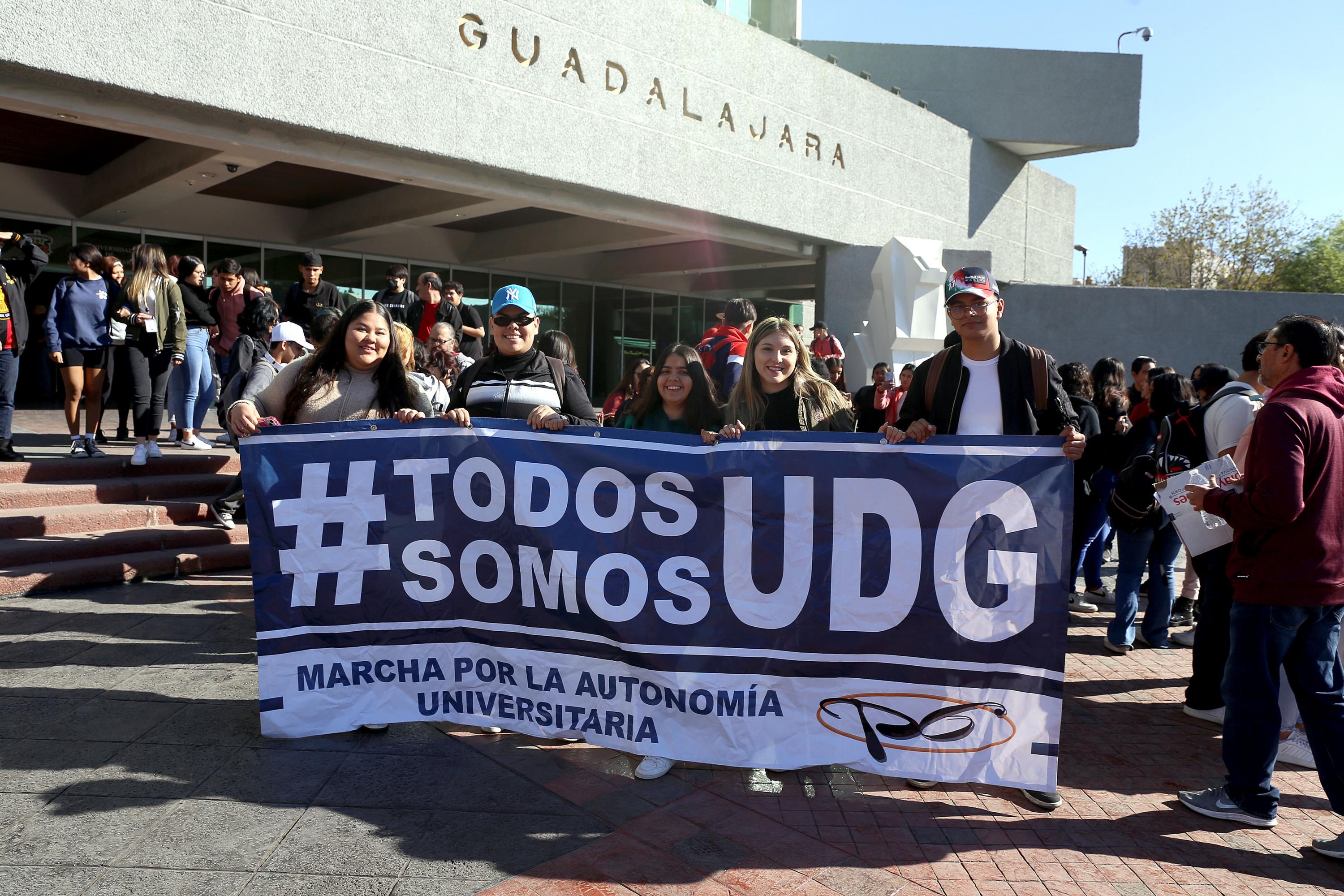 Participantes en contingente caminata por la autonomía Caminata por la Autonomía, la Educación y la Salud