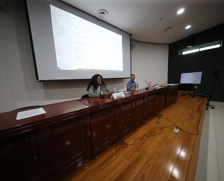 Autoridades del evento en presidium