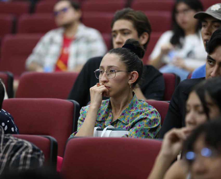 Asistentes al evento en auditorio