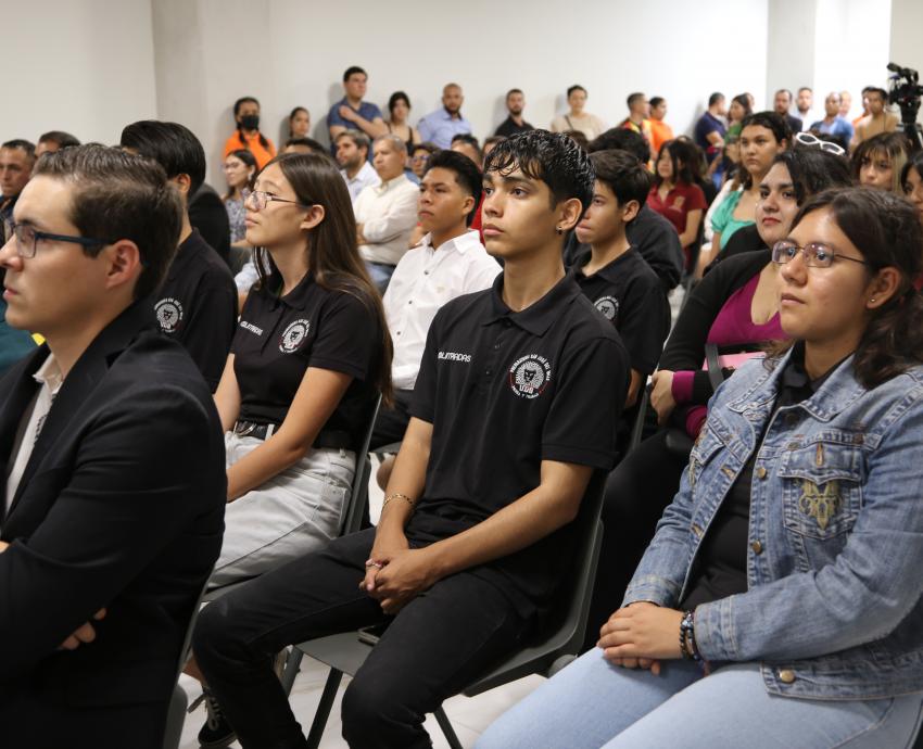 Asistentes al evento en auditorio