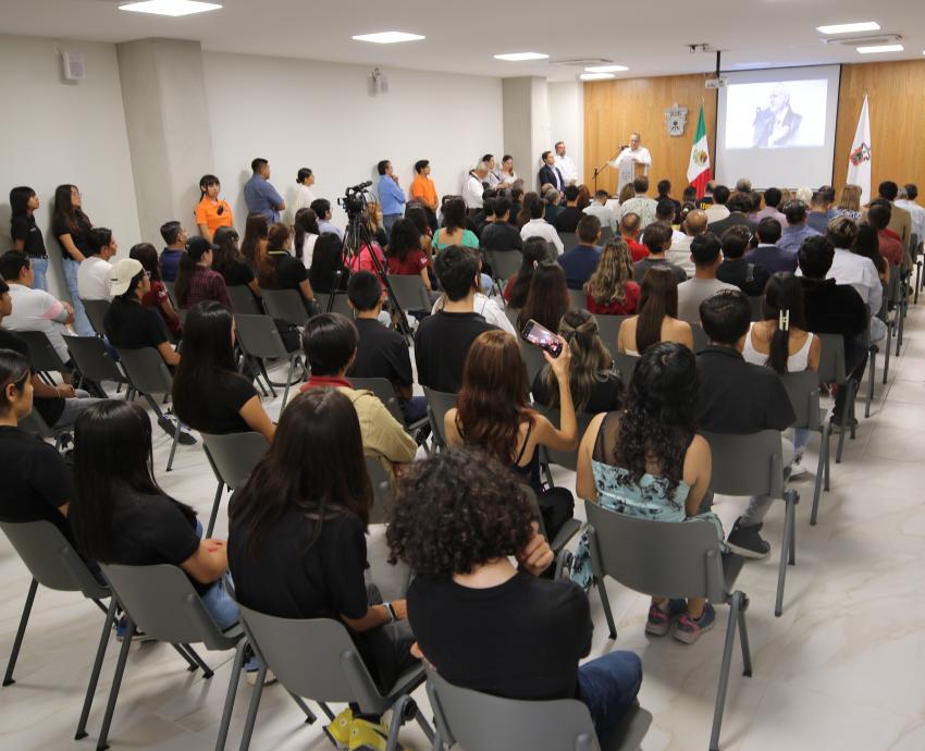 Asistentes al evento en auditorio