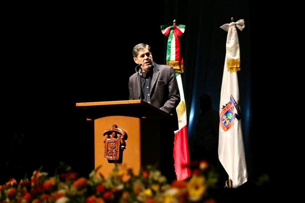 Autoridad del evento en uso de la voz