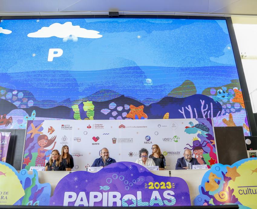 Autoridades del evento en presidium
