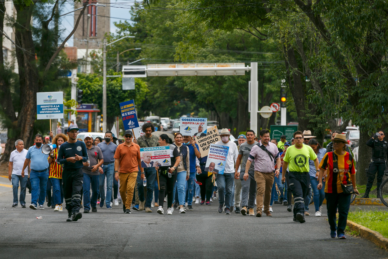 Participantes en contingente caminata por la autonomía Caminata por la Autonomía, la Educación y la Salud