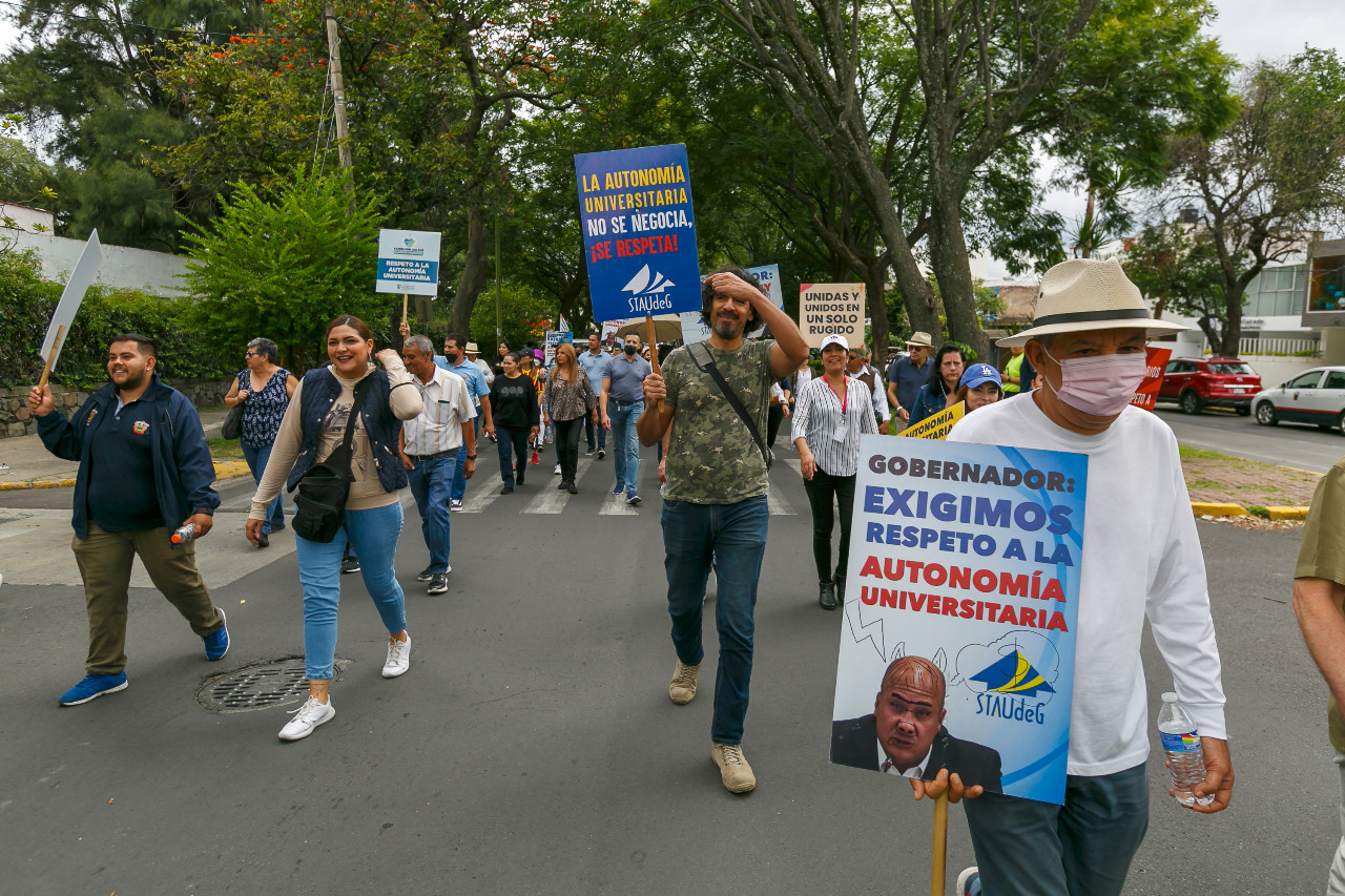 Participantes en contingente caminata por la autonomía Caminata por la Autonomía, la Educación y la Salud