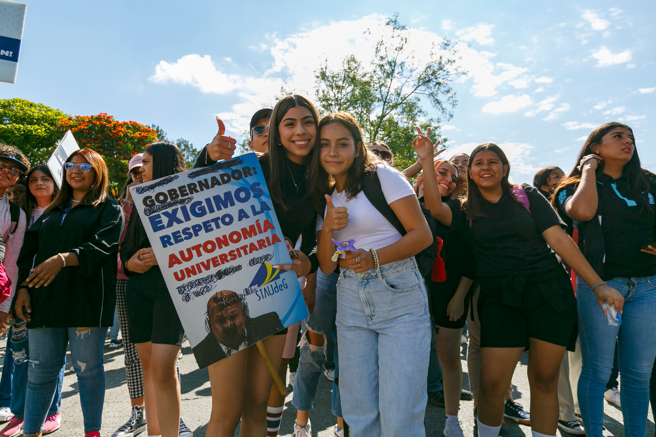 Participantes en contingente caminata por la autonomía Caminata por la Autonomía, la Educación y la Salud