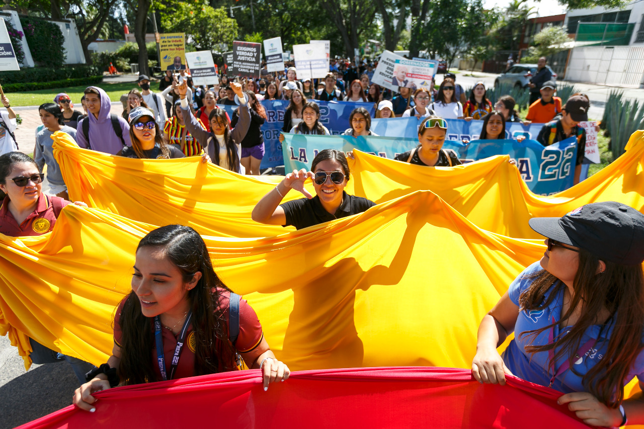 Participantes en contingente caminata por la autonomía Caminata por la Autonomía, la Educación y la Salud