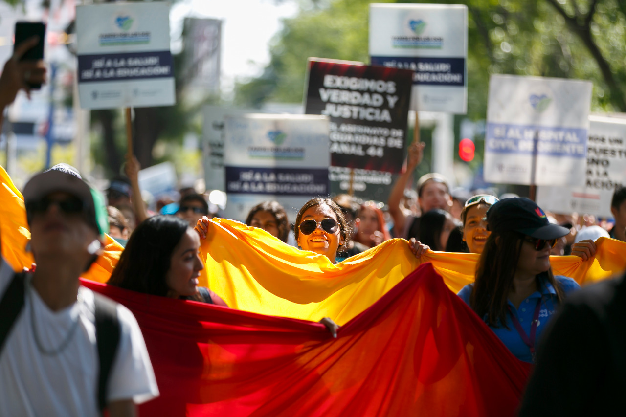 Participantes en contingente caminata por la autonomía Caminata por la Autonomía, la Educación y la Salud