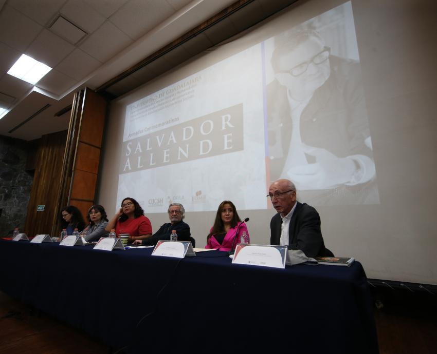 Autoridades del evento en presidium