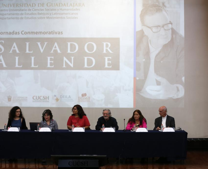 Autoridades del evento en presidium