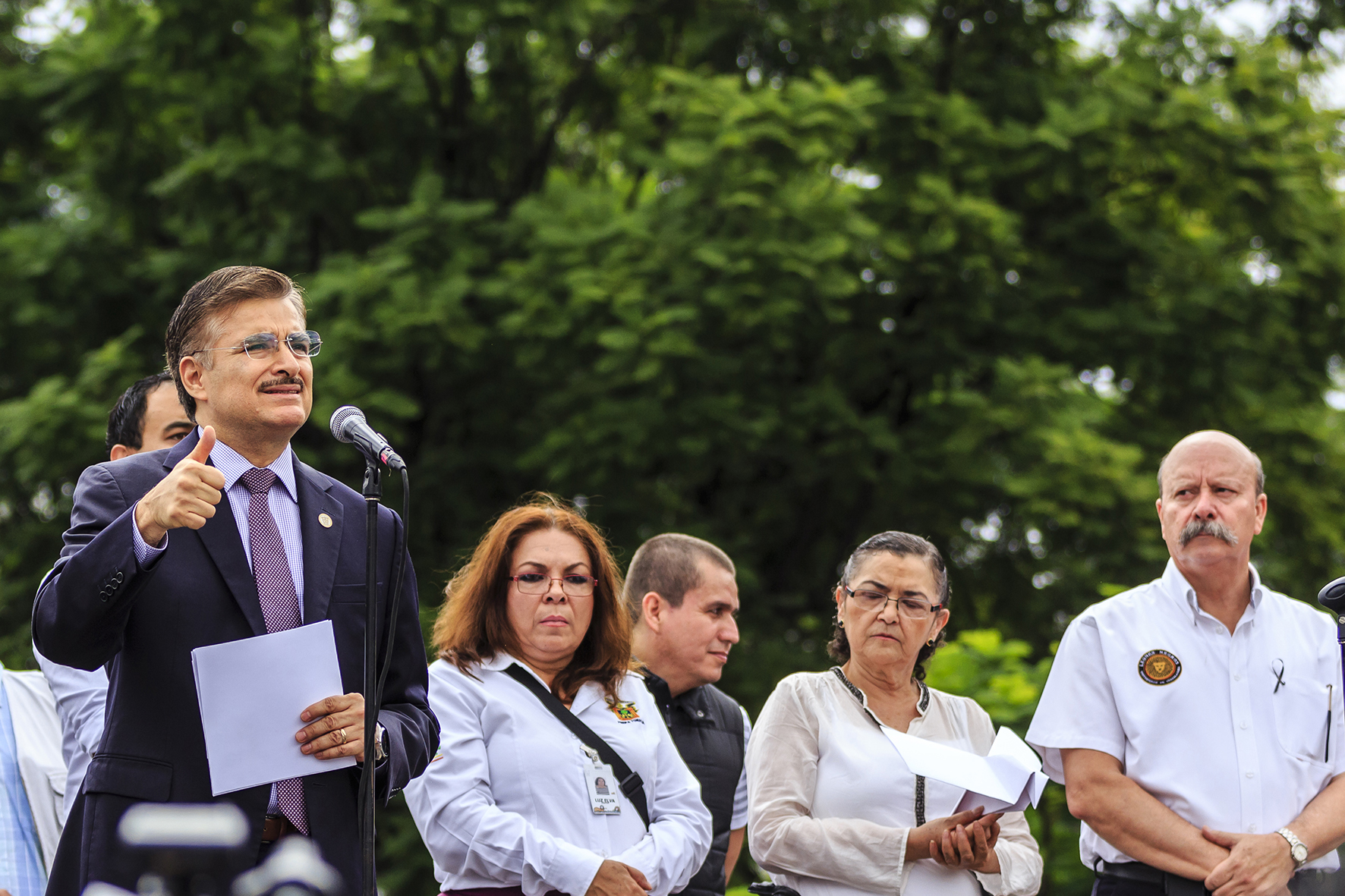 Autoridades de UdeG en pódium