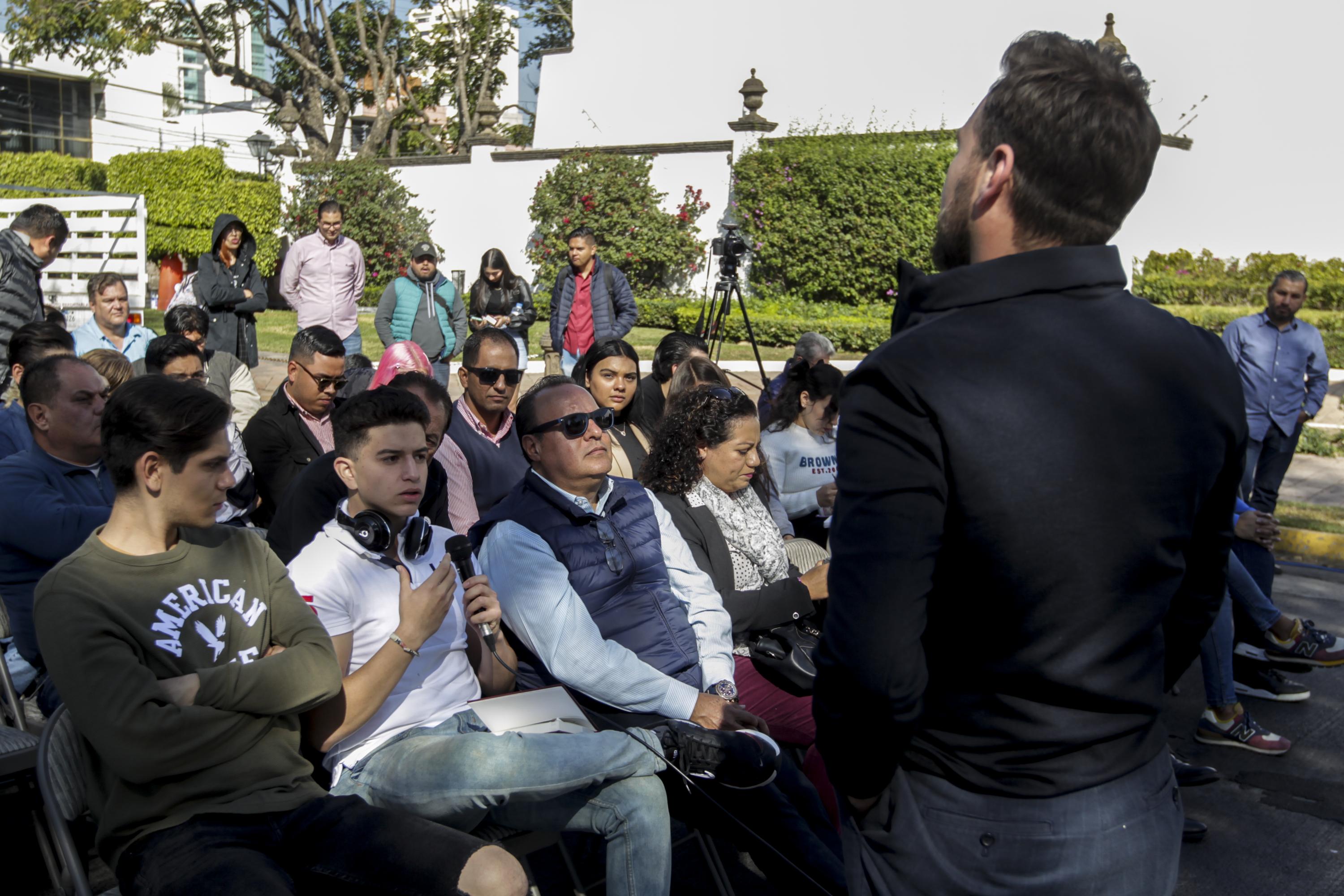 Participantes de cualtos en master class en apoyo por la Autonomía, la Educación y la Salud universitaria