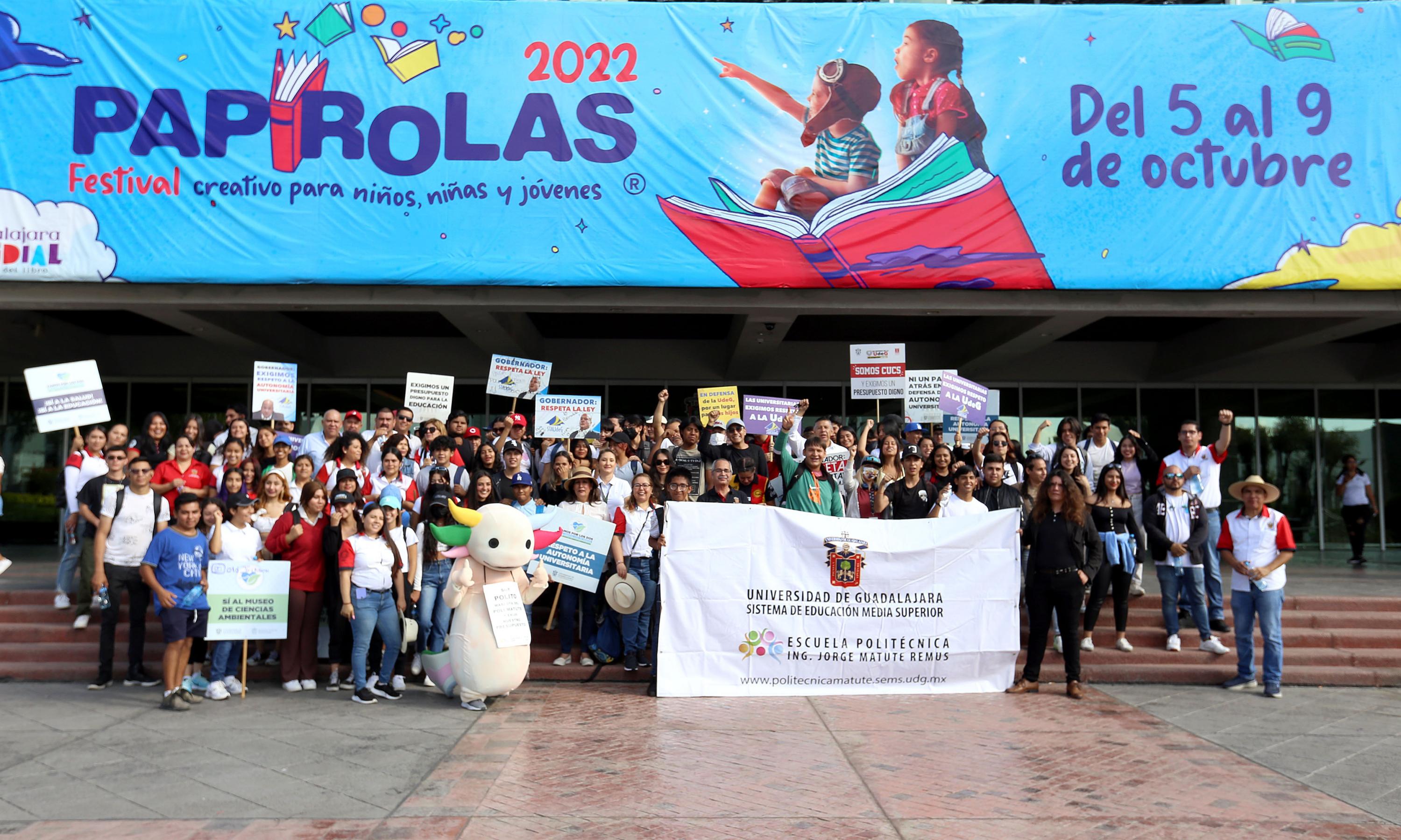 Participantes en contingente caminata por la autonomía Caminata por la Autonomía, la Educación y la Salud