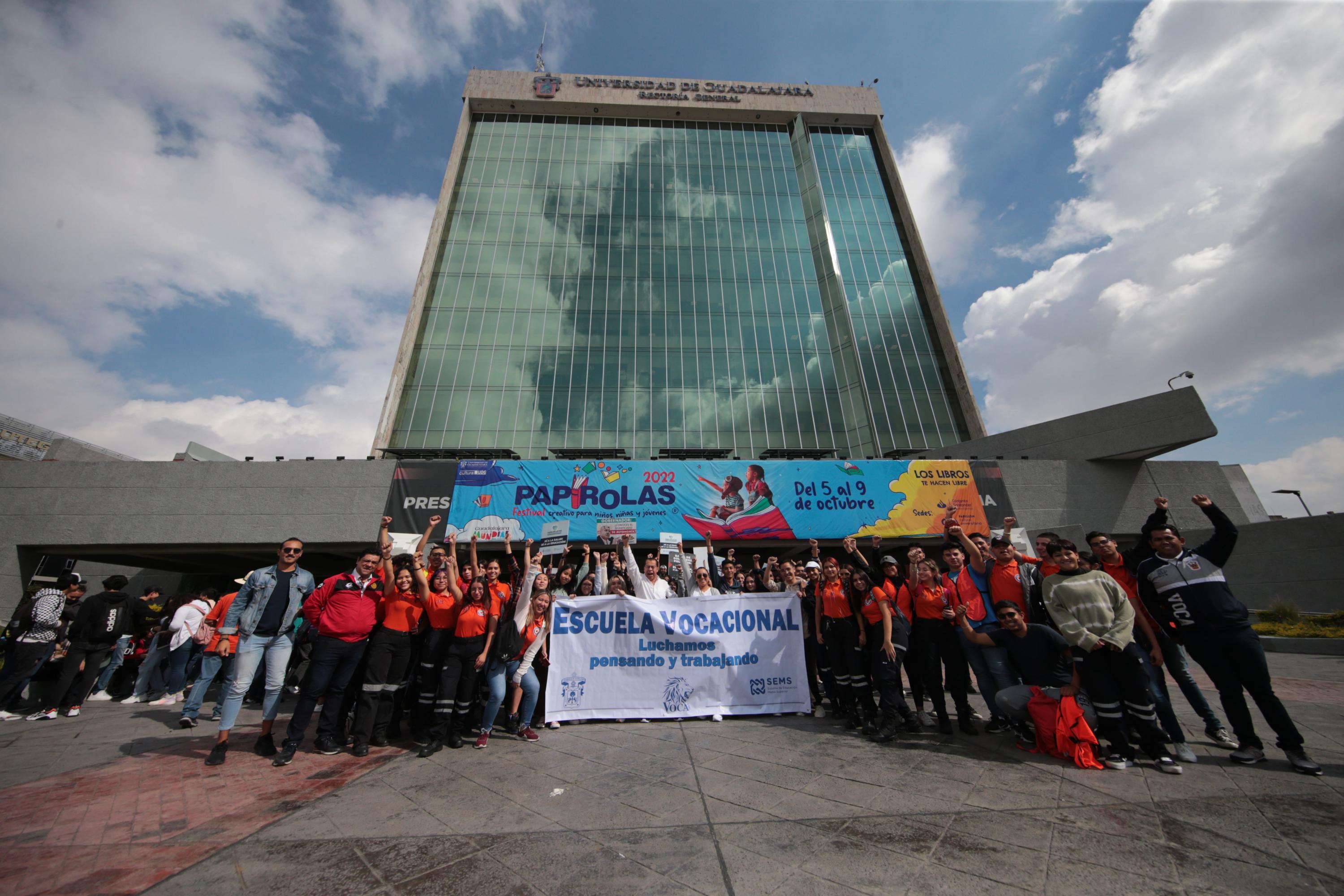 Participantes en contingente caminata por la autonomía Caminata por la Autonomía, la Educación y la Salud