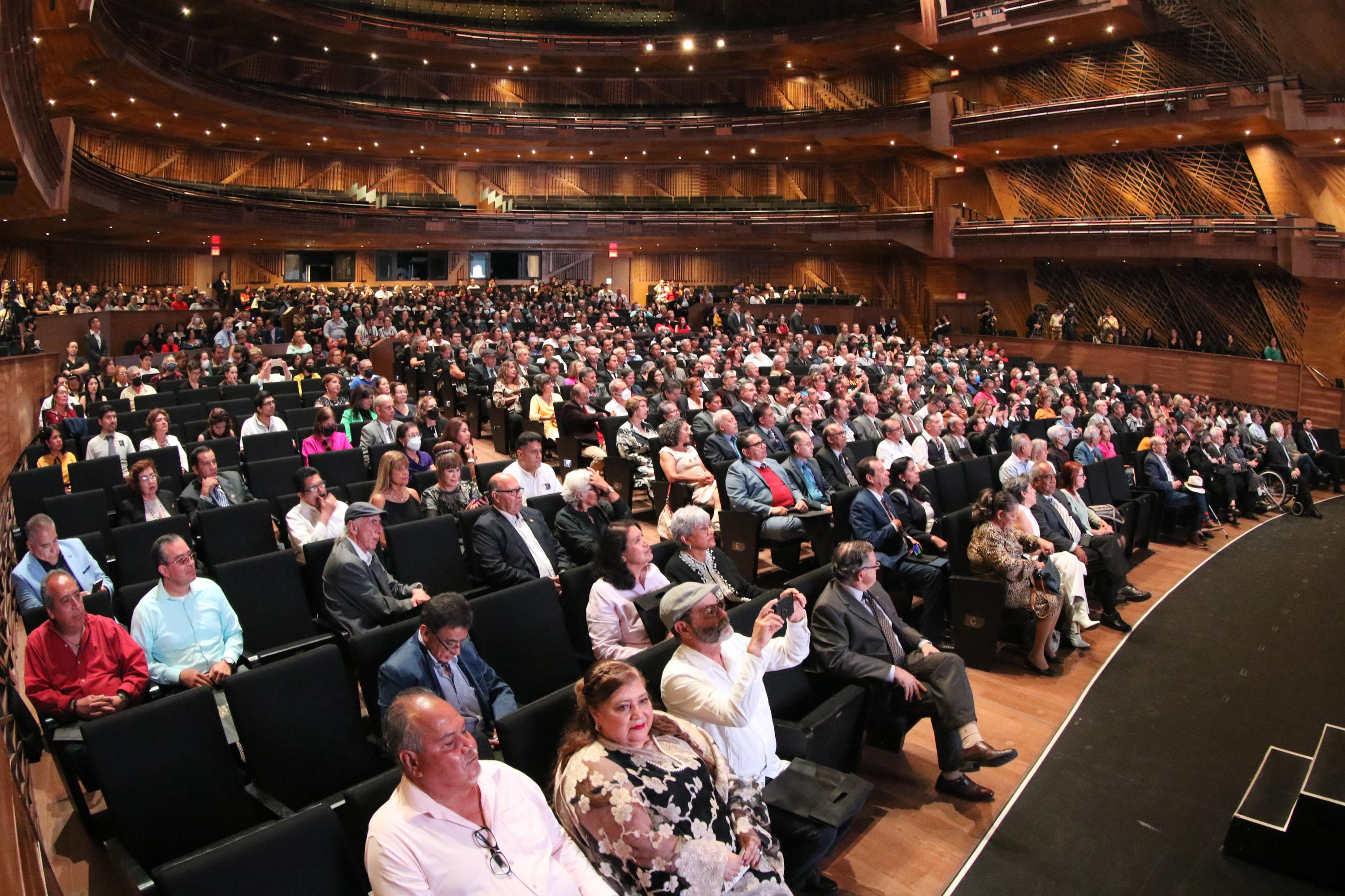 Asistentes al evento en auditorio